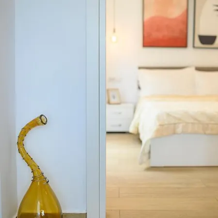 Hyacinthus Executive 5 Min To *