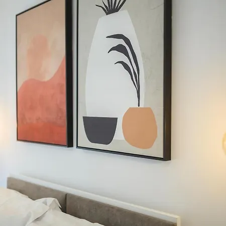 Hyacinthus Executive 5 Min To *