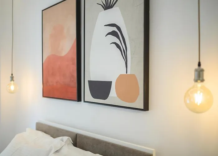 Hyacinthus Executive 5 Min To *