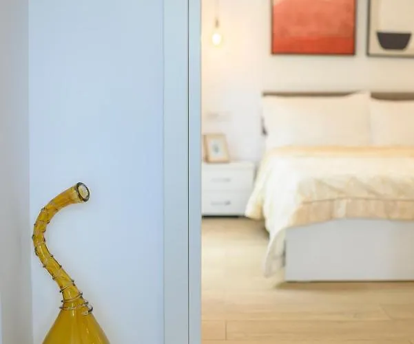 Hyacinthus Executive 5 Min To *