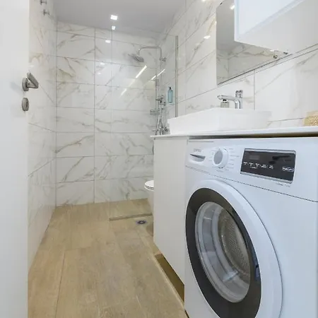 Hyacinthus Executive 5 Min To *